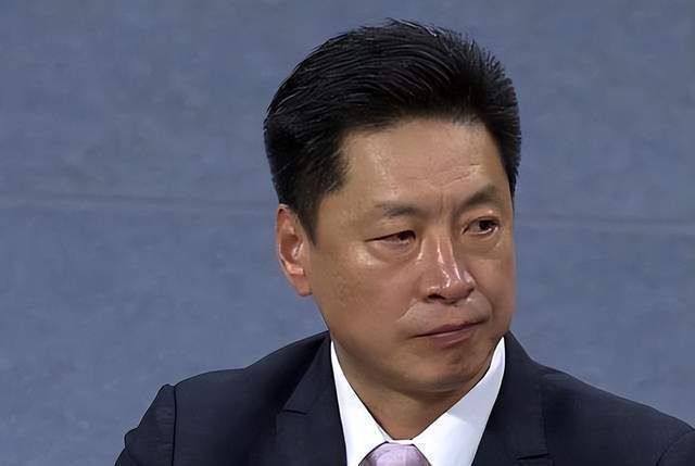 他扒开我的内裤把舌头进去动态图